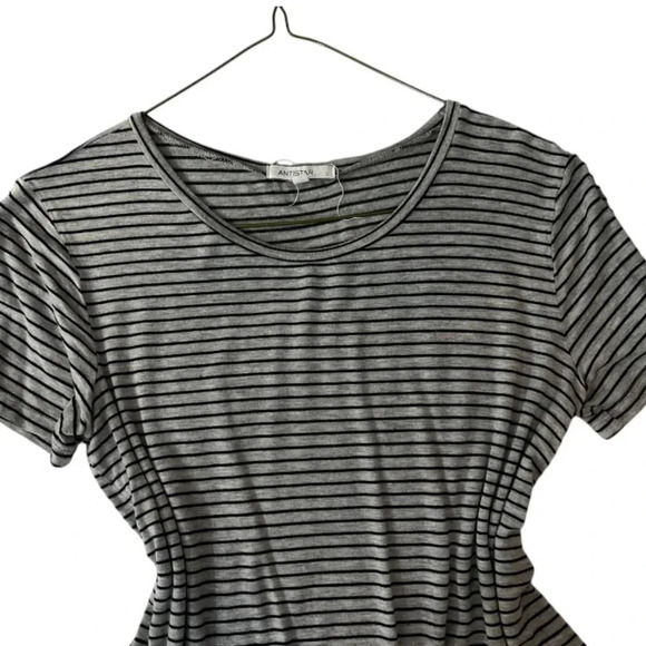 Striped TEE​ - Picture 2 of 6